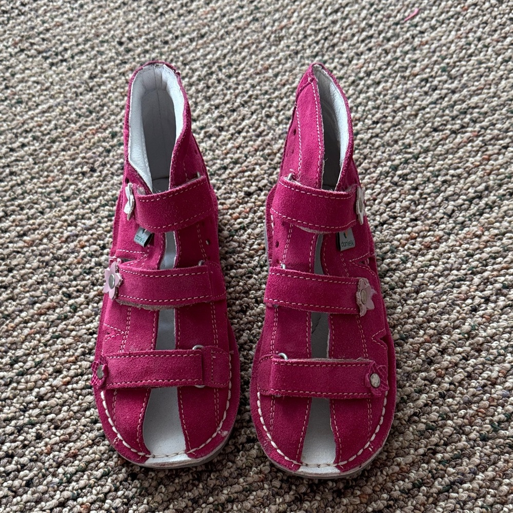 Chic Kids' Pink Sandals